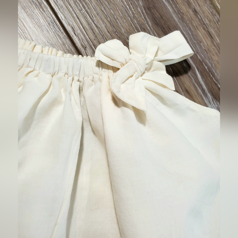 GAP Cream Eyelet Baby Romper  Size 3-6M - Picture 6 of 7